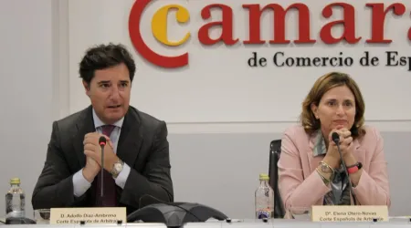 De derecha a izquierda, Adolfo Díaz-Ambrona, secretario general de la CEA, y Elena Otero-Novas, presidenta de la institución. 